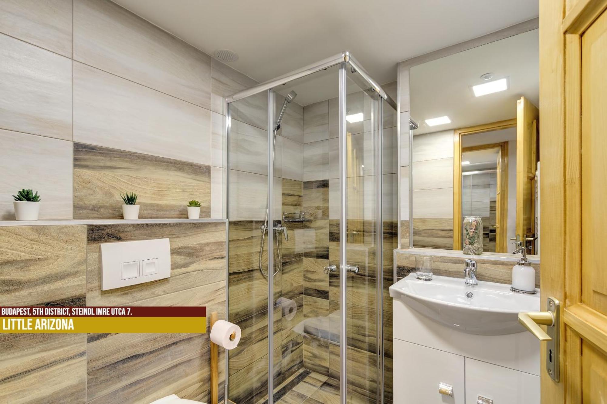 Little Americas Parliament Apartments บูดาเปสต์ ภายนอก รูปภาพ