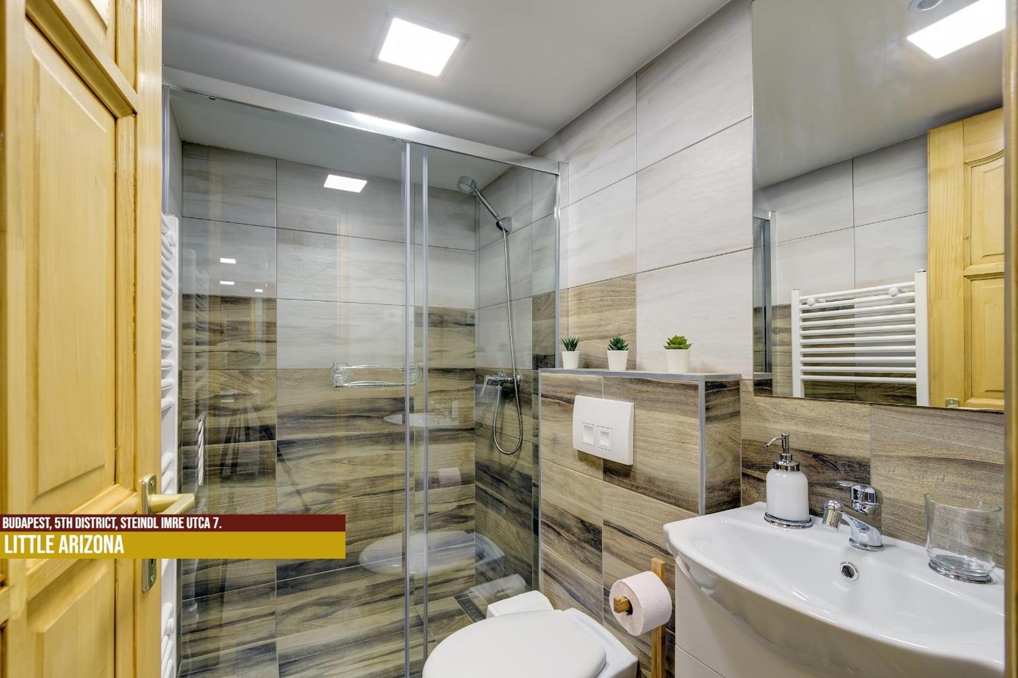Little Americas Parliament Apartments บูดาเปสต์ ภายนอก รูปภาพ